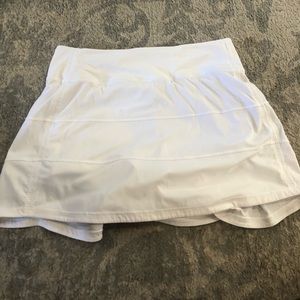 ✨WHITE LULULEMON SKORT✨